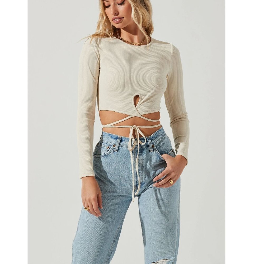 ASTR the Label Elania Long Sleeve Crop Top in Bone - NWT - Size Small